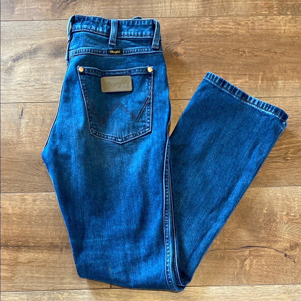 NWOT Wrangler x Lainey Wilson Blue Boot Huggers Jeans
